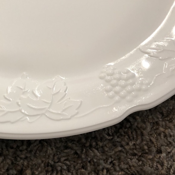 Large vintage, milk glass, grape vine, serving platter - Picture 2 of 4
